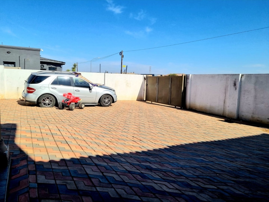 4 Bedroom Property for Sale in Minerva Gardens Northern Cape